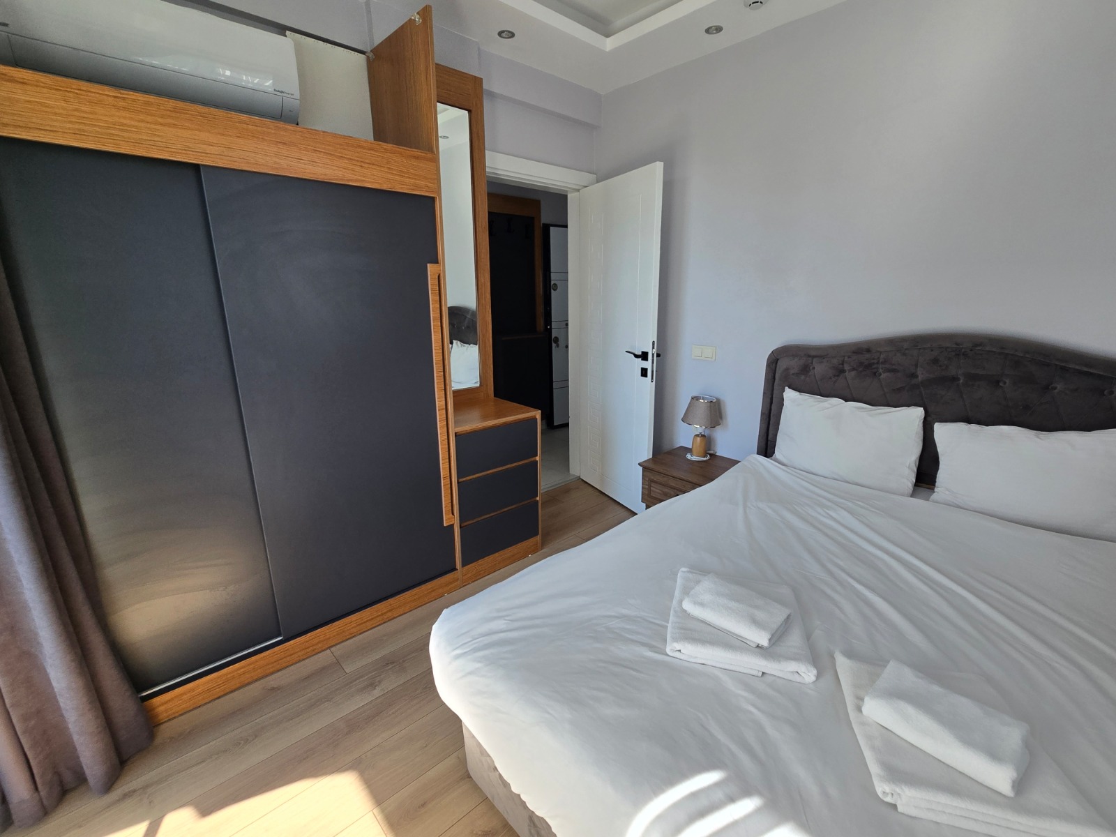 ÜCRETSİZ PLAJ HİZMETLİ HAVUZLU BUTİKLİ APART