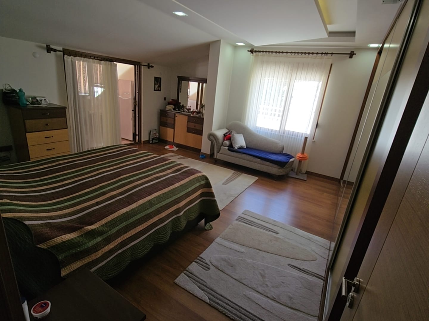 DENİZE PLAJA 200 METRE MESAFEDE EMSALSİZ ÇOK FERAH 3+1 DUBLEKS