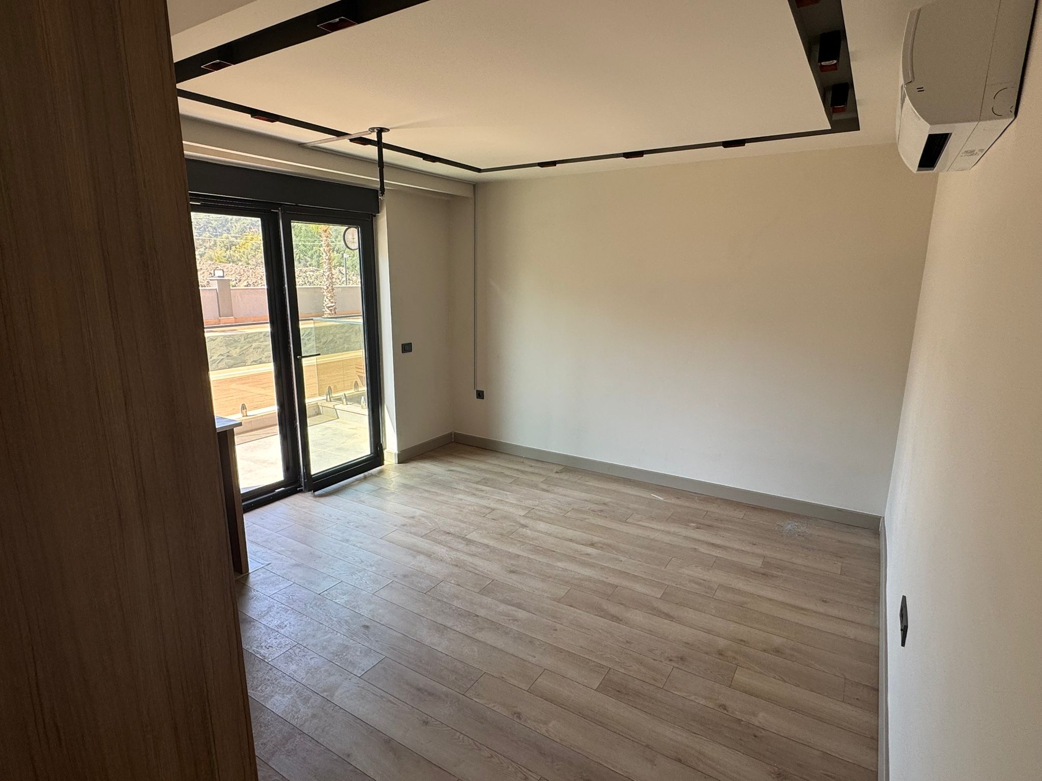 Havuzlu – Kapalı Otoparklı – Spor Salonlu Prestijli Sitede 1+1